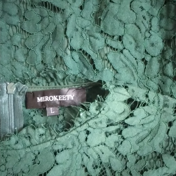 Lace Midi Dress in Deep Green with Cap Shoulders - Picture 2 of 6